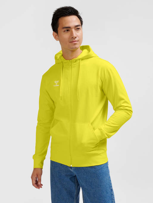 hmlGO 2.0 ZIP HOODIE, BLAZING YELLOW, model