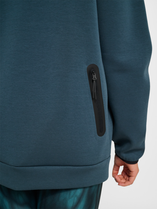 hmlTECH FLEECE REGULAR ZIP HOODIE, STARGAZER, model