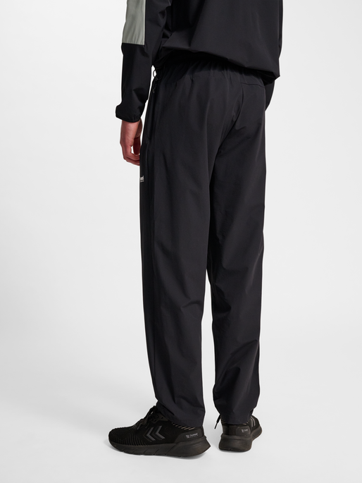 hmlPULSE PANTS, BLACK, model