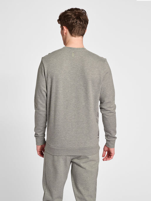 hmlOFFGRID SWEATSHIRT, GREY MELANGE/FORGED IRON, model