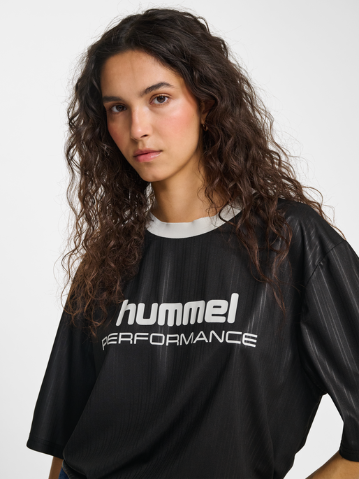 hmlPULSE LOOSE JERSEY S/S, BLACK, model