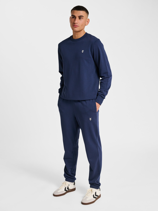 hmlPULSE SWEAT CREWNECK, DRESS BLUES, model