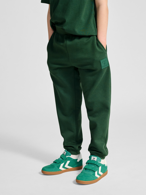hmlCLEAN ADJUSTABLE PANTS, DARK GREEN, model