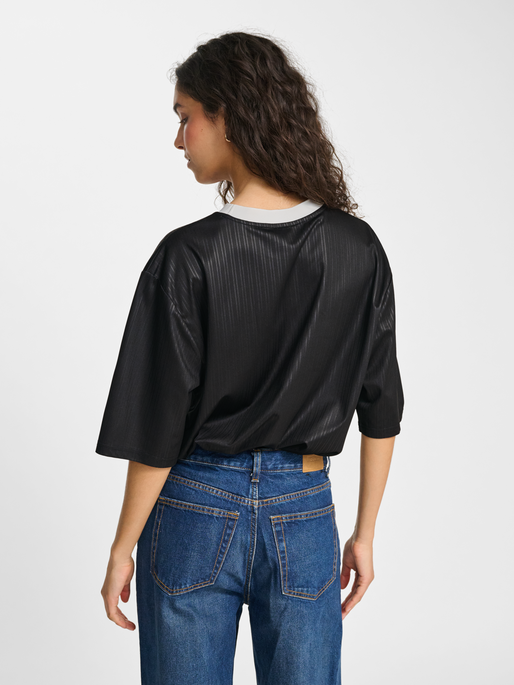 hmlPULSE LOOSE JERSEY S/S, BLACK, model