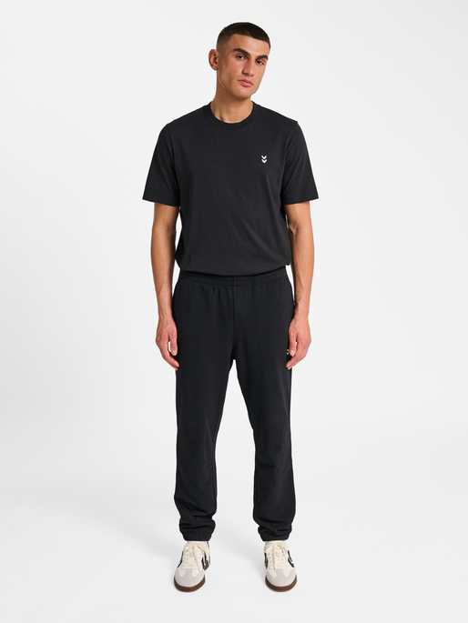 hmlPULSE SWEAT PANTS, BLACK, model