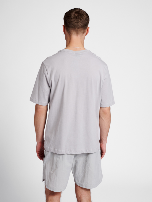 hmlLGC CHARLES T-SHIRT, HARBOR MIST, model