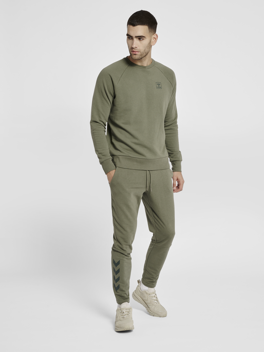 hmlISAM TAPERED PANTS, 6012, model