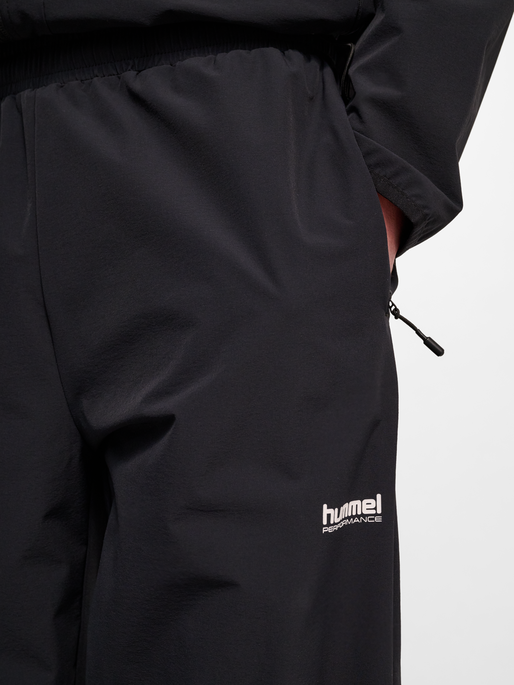 hmlPULSE PANTS, BLACK, model