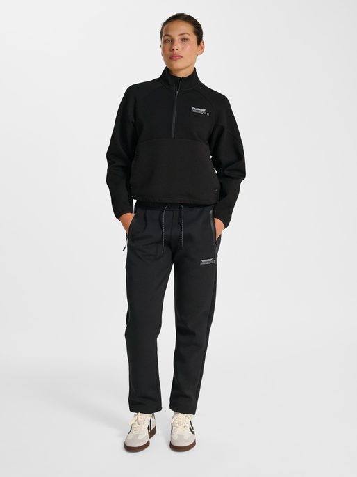 hmlTECH FLEECE W PANTS, BLACK, model