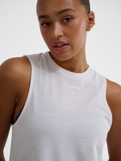hmlMT VANJA SHORT MUSCLE TANKTOP, WHITE, model
