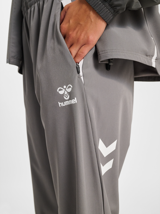 hmlLEAD 2.0 WOVEN PANTS, STEEL GRAY, model