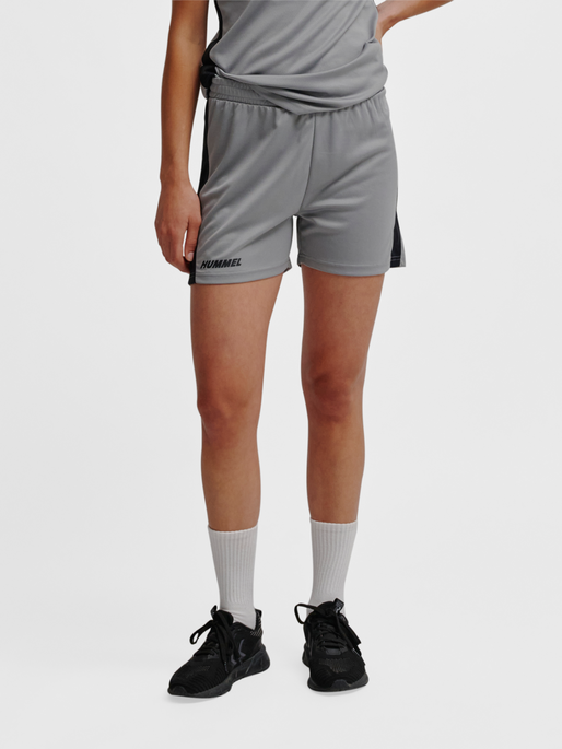 hmlMULTI PL SHORTS WOMAN, SHARKSKIN, model