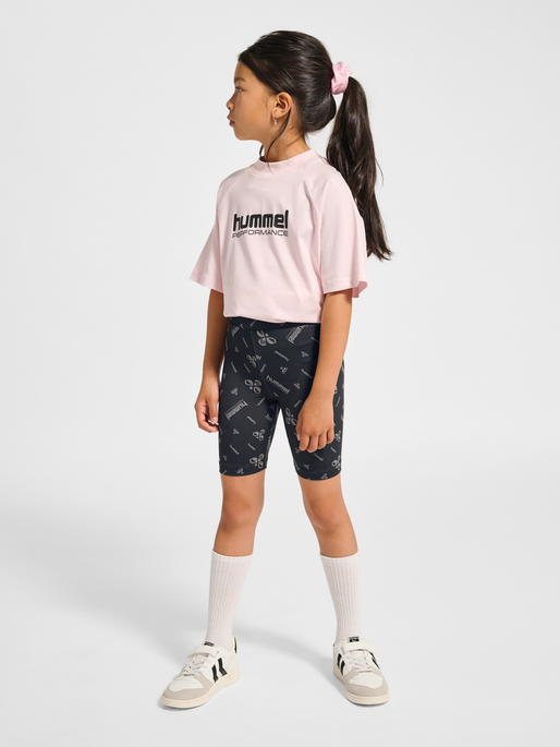 hmlJR GYM SHORT TIGHTS, BLACK/EBONY, model