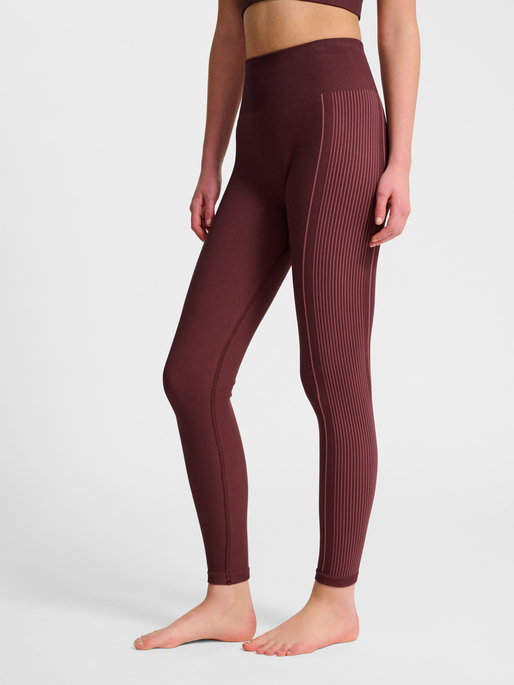 hmlYOGA SEAMLESS HW TIGHTS, FUDGE, model