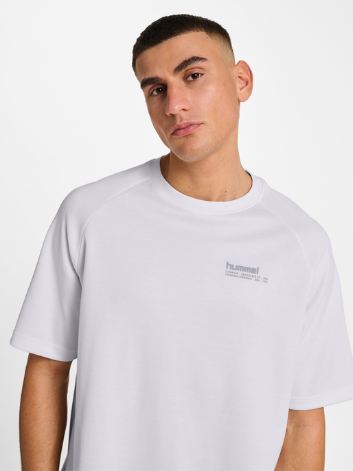 hmlTECH LOOSE T-SHIRT, WHITE, model