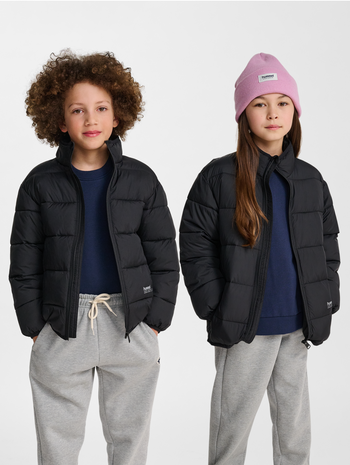 hmlJR LIGHTWEIGHT PUFFER JACKET, BLACK, model