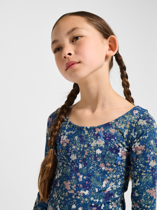 hmlJR MIX GYMSUIT L/S, DRESS BLUES/RIVERSIDE, model