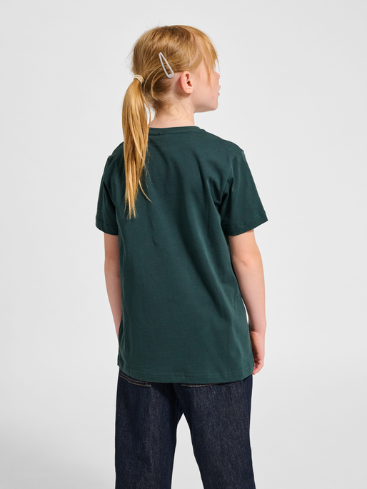 hmlPRINT T-SHIRT S/S, GREEN GABLES, model