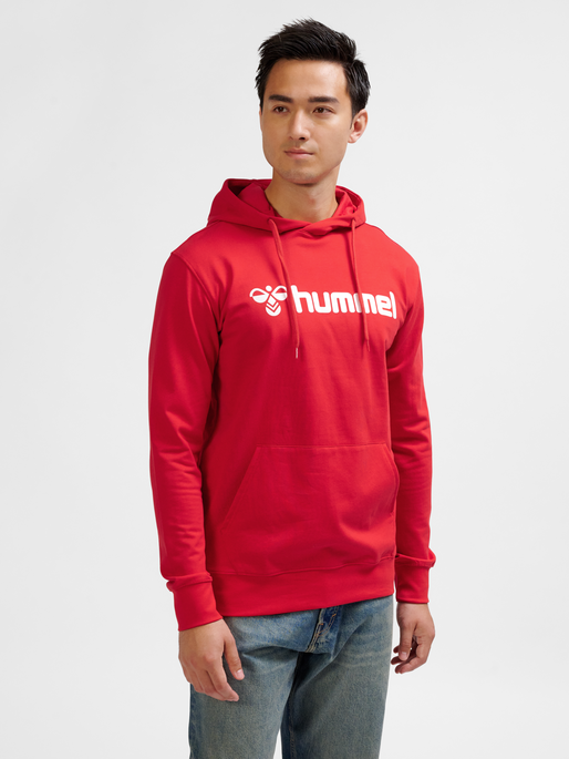 hmlGO 2.0 LOGO HOODIE, TRUE RED, model