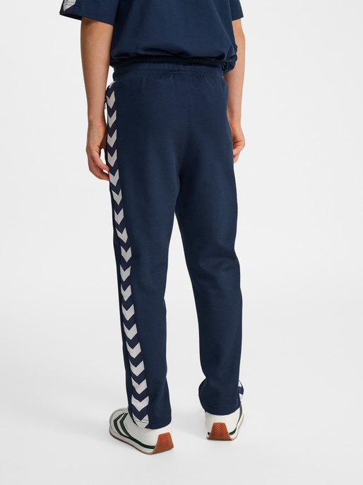 hmlJR ARCHIVE REGULAR POLY PANTS, DRESS BLUES, model