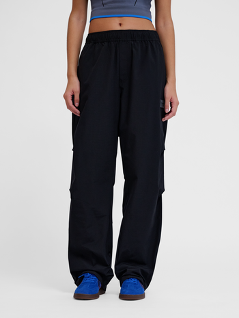 hmlSORONA REGULAR PANTS, BLACK, model