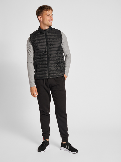 hmlRED QUILTED WAISTCOAT, BLACK, model