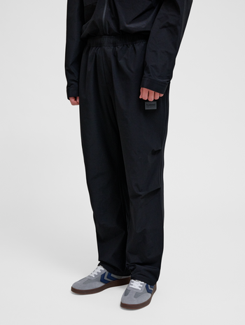 hmlSORONA REGULAR PANTS, BLACK, model