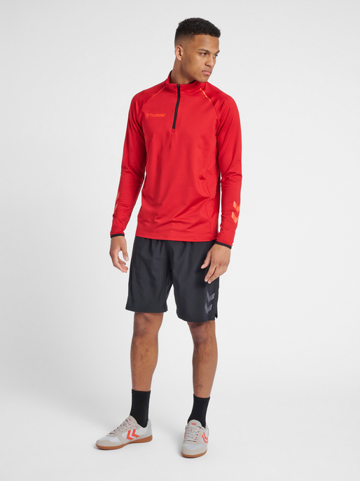 hmlAUTHENTIC PRO HALF ZIP SWEAT, CHILI PEPPER, model