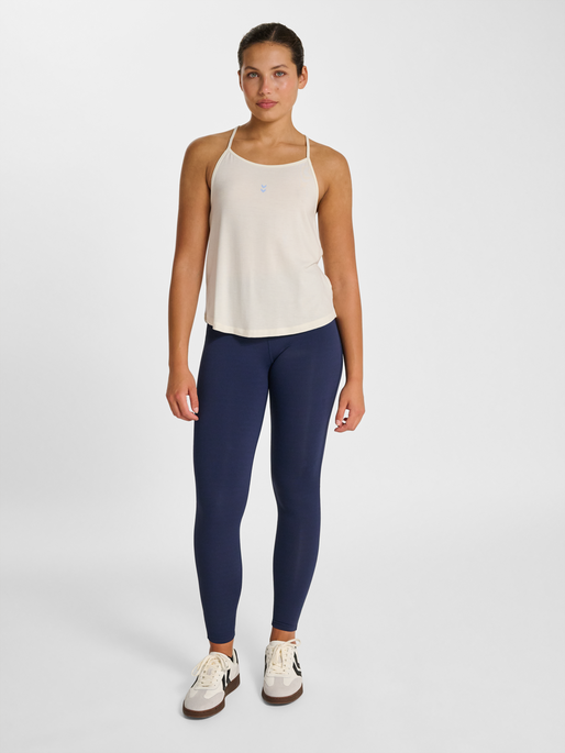 hmlYOGA SOFT W STRAP TOP, TOFU, model