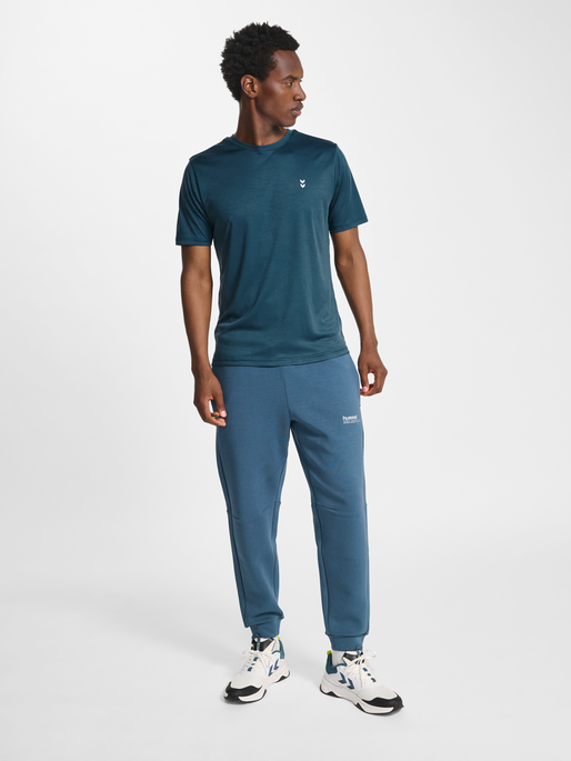 hmlPULSE TRAINING  T-SHIRT S/S, STARGAZER, model