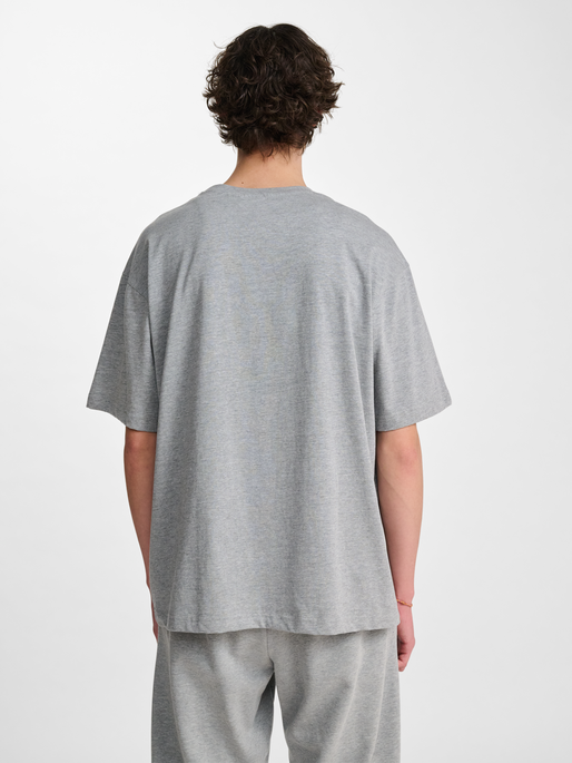 hmlLOOSE T-SHIRT BEE S/S, GREY MELANGE, model