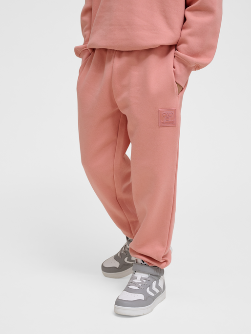 hmlCLEAN ADJUSTABLE PANTS, ROSE DAWN, model