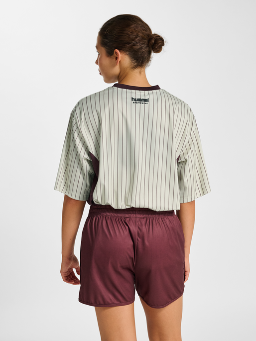 hmlLOOSE JERSEY SS STRIPE TOPSCORER, TOFU, model