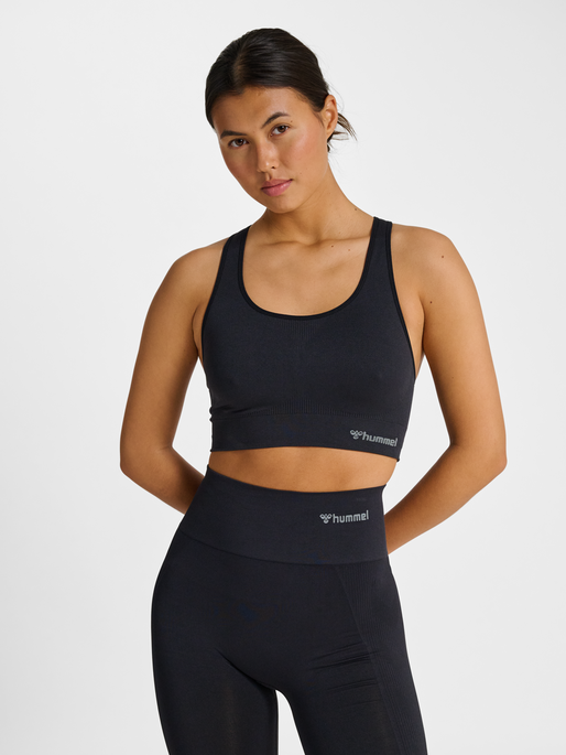 hmlTIF SEAMLESS SPORTS TOP, BLACK, model