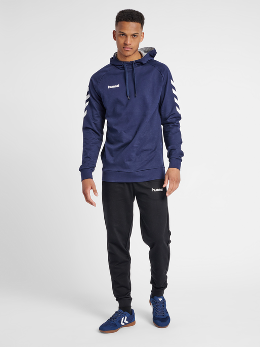 HMLGO COTTON HOODIE, MARINE, model