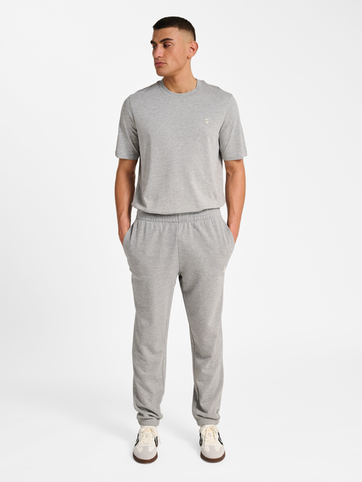 hmlPULSE SWEAT PANTS, GREY MELANGE, model