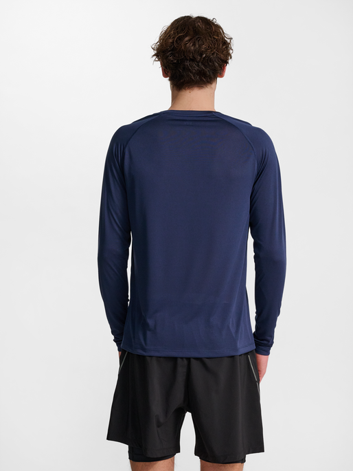 nwlBEAT T-SHIRT L/S, BLACK IRIS, model